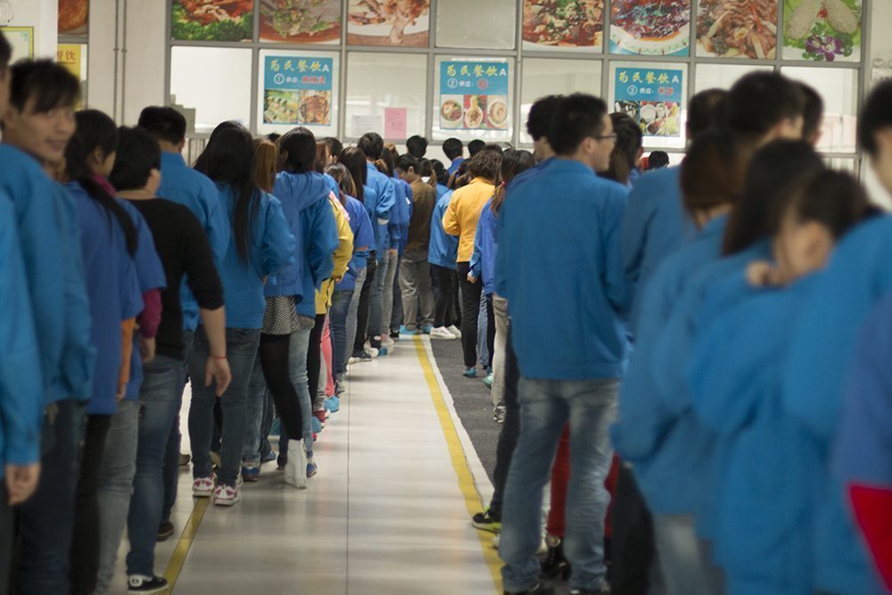 Hi-P-intro-cafeteria-queue