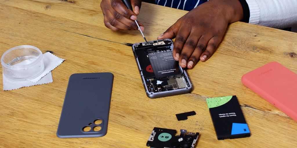 By offering affordable modules for easy DIY repairs, Fairphone is offering a much more economic and a potentially more environmentally sound solution. 