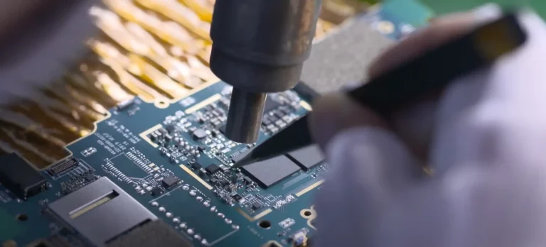 Behind The Screens – A Fairphone Documentary